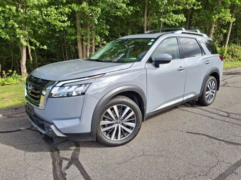Used 2022 Nissan Pathfinder Platinum w/ Cargo Package AWD/4WD image 1