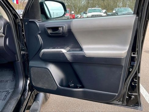 Used 2018 Toyota Tacoma SR5 image 24