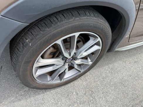 Used 2018 Volvo V60 T5 Cross Country AWD/4WD image 7