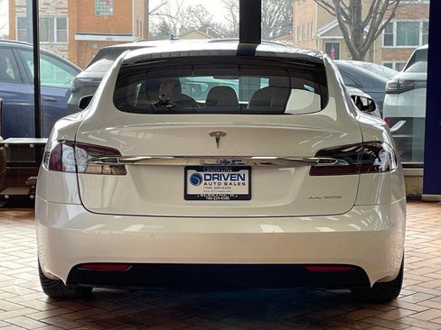 Used 2020 Tesla Model S Long Range Plus image 9