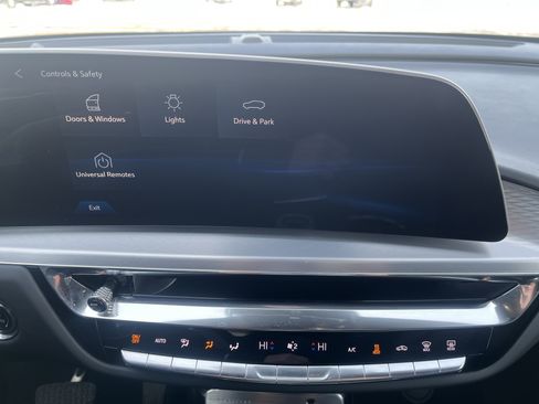 Used 2024 Cadillac Lyriq Luxury w/ LPO, Floor Liner Package image 31