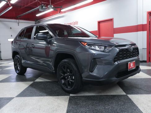Used 2022 Toyota RAV4 LE FWD image 2