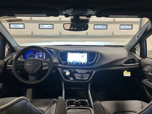 New 2026 Chrysler Pacifica Limited w/ S Appearance Package image 28