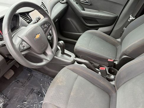 Used 2019 Chevrolet Trax LS w/ Tint and Cruise Package AWD/4WD image 11