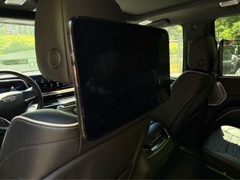Used 2022 Cadillac Escalade Sport Platinum w/ Heavy-Duty Trailer Package AWD/4WD image 10