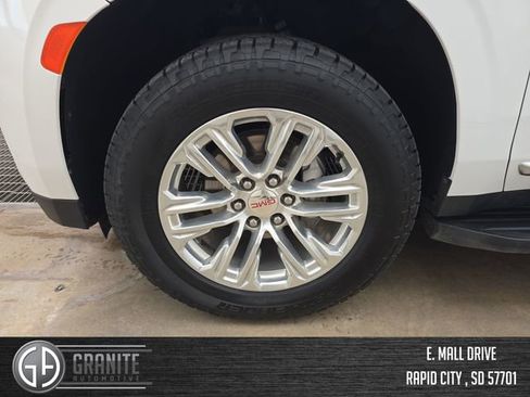 Used 2024 GMC Yukon XL SLT image 26