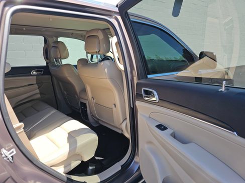 Used 2021 Jeep Grand Cherokee Limited w/ Sun & Sound Group AWD/4WD image 15