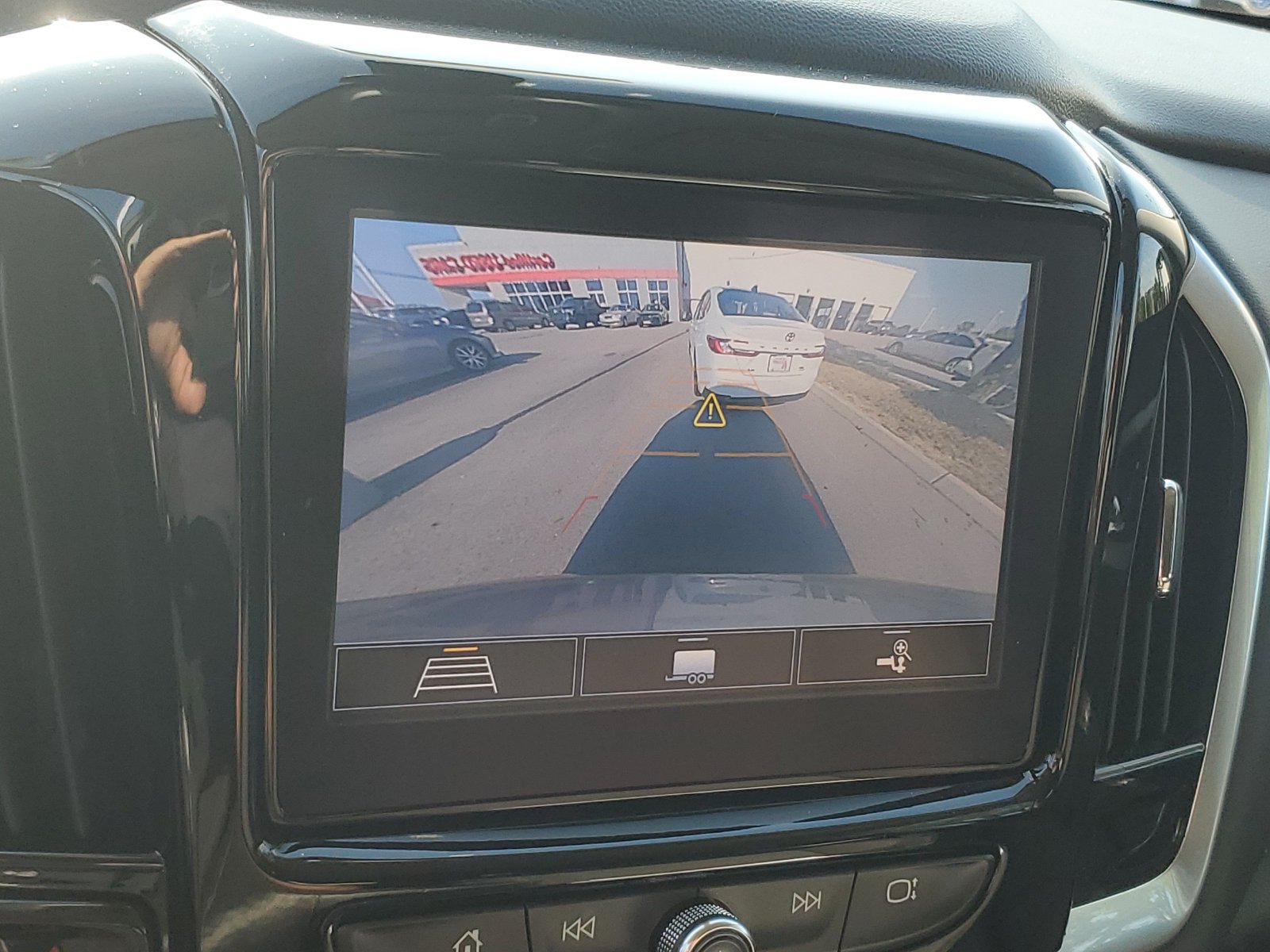 Used 2020 Chevrolet Traverse LT w/ Driver Confidence II Package AWD/4WD image 27