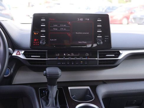 Used 2024 Toyota Sienna LE FWD image 24
