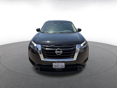 Used 2025 Nissan Pathfinder SV FWD image 4
