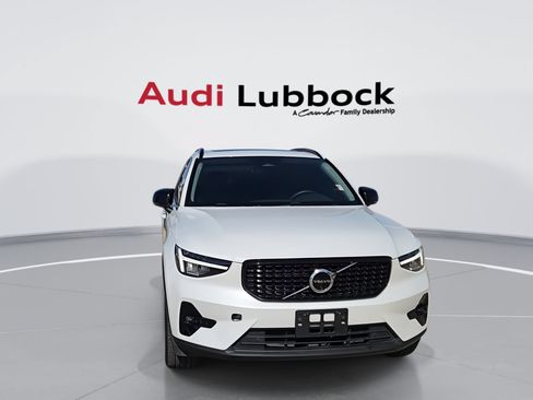 Used 2025 Volvo XC40 B5 Plus AWD/4WD image 2