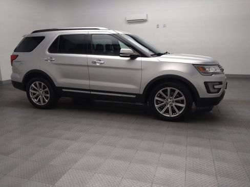 Used 2017 Ford Explorer Limited FWD image 11