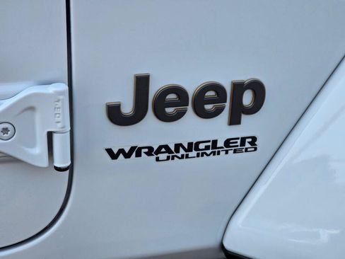 Used 2021 Jeep Wrangler Unlimited Rubicon w/ Dual Top Group AWD/4WD image 30
