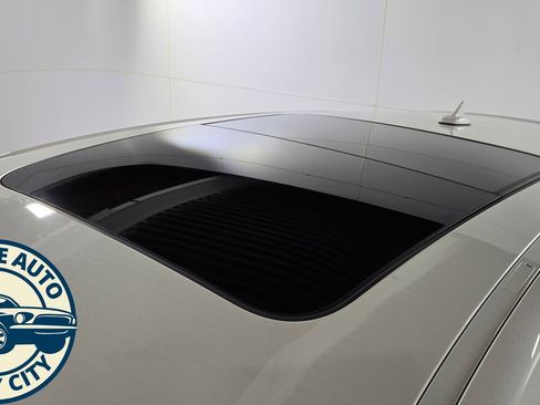 Used 2019 Maserati Levante Base image 10