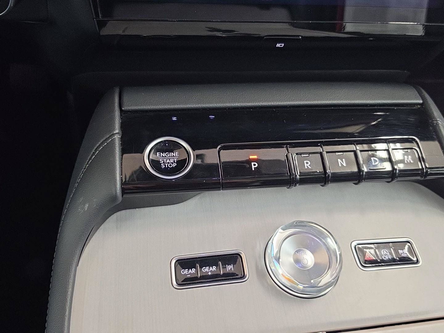 Certified 2025 Lincoln Navigator Reserve AWD/4WD image 11