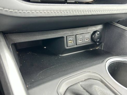 Used 2023 Toyota Highlander XLE AWD/4WD image 33