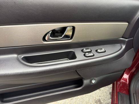 Used 2004 Ford Thunderbird RWD image 12
