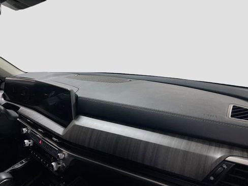 Certified 2025 Kia Telluride EX w/ EX Captain's Chair Package FWD image 32