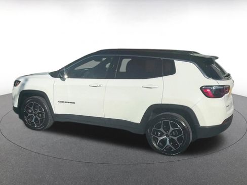 Used 2025 Jeep Compass Limited image 10