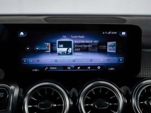 Certified 2022 Mercedes-Benz EQB 300 4MATIC image 21