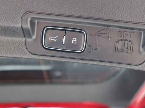 Used 2023 Ford Explorer Limited image 17