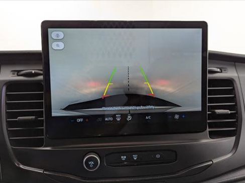 Used 2022 Ford E-Transit Medium Roof image 24