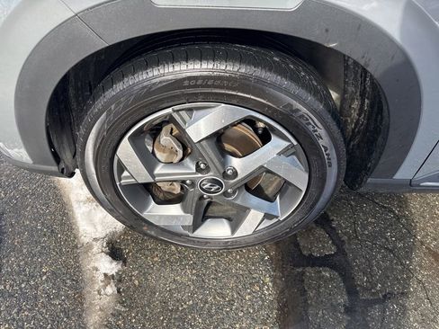 Used 2022 Hyundai Venue Limited image 10