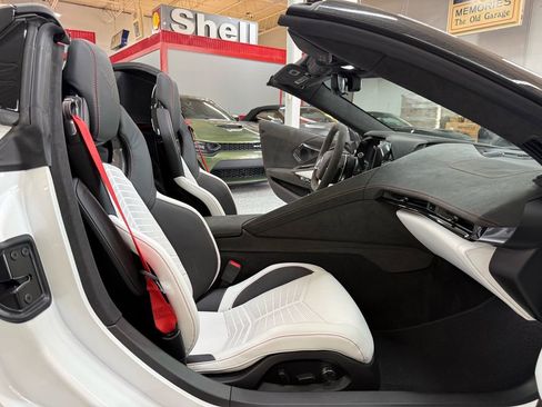 Used 2023 Chevrolet Corvette Stingray Premium Conv w/ Z51 Performance Package RWD image 16