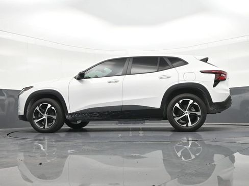 Used 2024 Chevrolet Trax RS FWD image 26