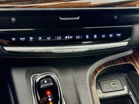 Used 2021 Cadillac Escalade Premium Luxury w/ Driver Assist Tech Package AWD/4WD image 18