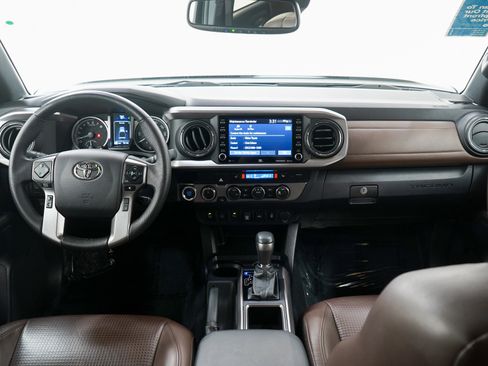 Used 2022 Toyota Tacoma Limited AWD/4WD image 13