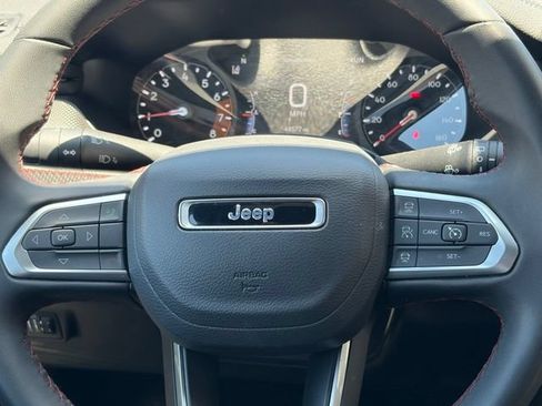 Used 2025 Jeep Compass Trailhawk AWD/4WD image 25