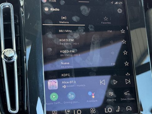 Certified 2025 Volvo XC40 B5 Plus image 21