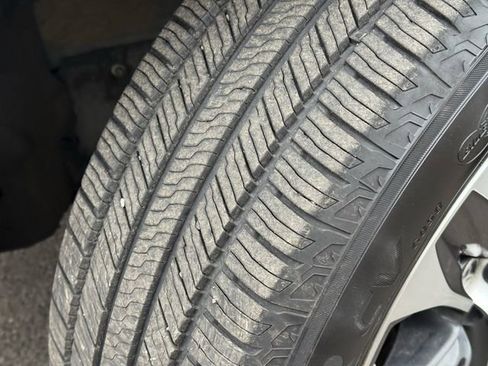 Certified 2024 Toyota Highlander XLE image 42