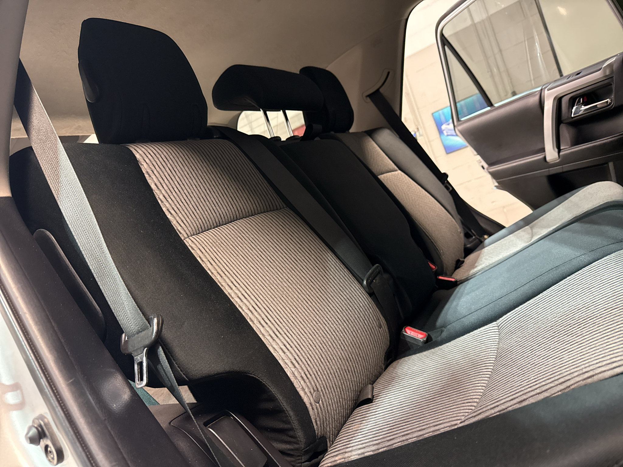 Used 2015 Toyota 4Runner SR5 AWD/4WD image 28