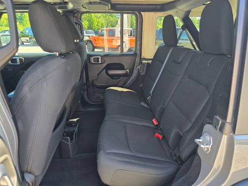 Used 2018 Jeep Wrangler Unlimited Sport S AWD/4WD image 10