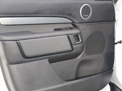 Used 2025 Land Rover Discovery Dynamic SE image 23