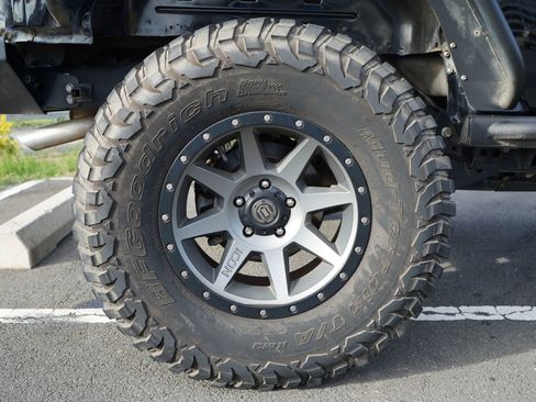 Used 2018 Jeep Wrangler Rubicon AWD/4WD image 8