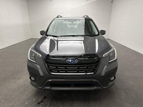 Used 2024 Subaru Forester Premium image 3