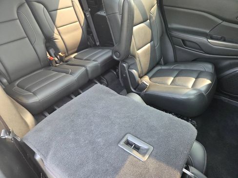 Used 2019 GMC Acadia SLT w/ Black Edition FWD image 5