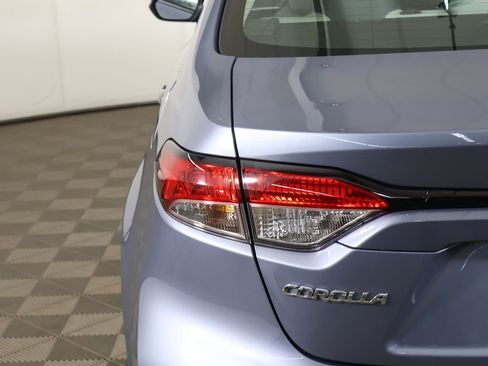 Used 2022 Toyota Corolla LE FWD image 12