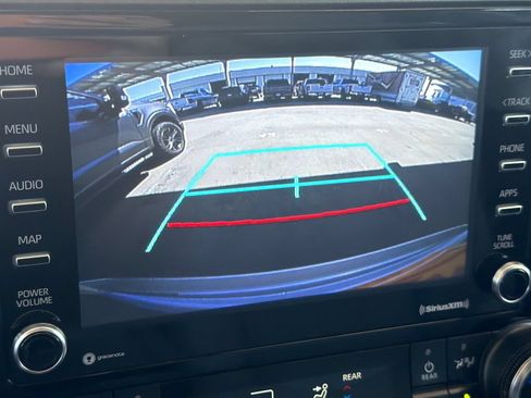 Used 2022 Toyota Highlander L FWD image 19