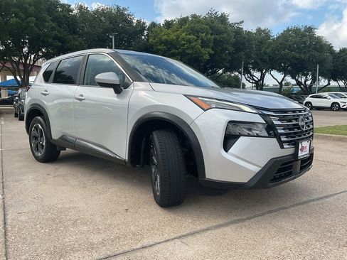 Used 2025 Nissan Rogue SV FWD image 5