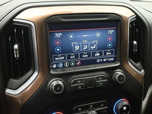 Used 2021 Chevrolet Silverado 1500 High Country w/ Technology Package AWD/4WD image 11