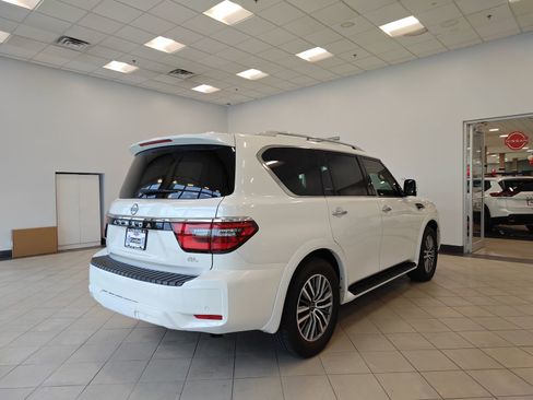 Used 2024 Nissan Armada SL w/ Captain's Chairs Package AWD/4WD image 3