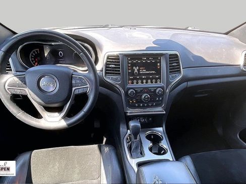 Used 2018 Jeep Grand Cherokee Altitude RWD image 15