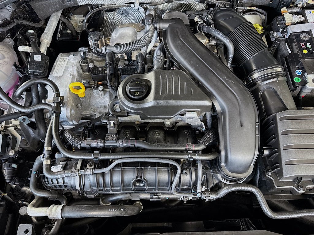Used 2025 Volkswagen Jetta SE FWD image 38