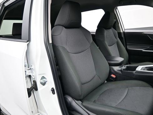 Used 2024 Toyota RAV4 XLE FWD image 14