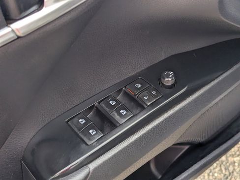 Used 2020 Toyota Camry SE w/ Blackout Package image 21