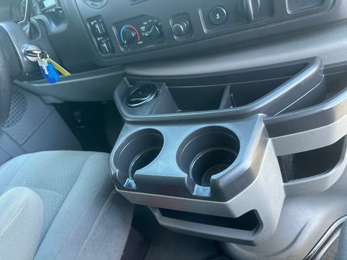 Used 2009 Ford E-350 and Econoline 350 XLT RWD image 19